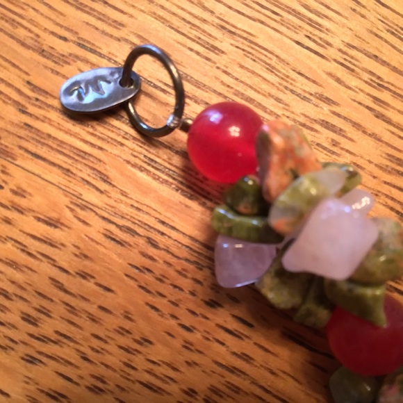 CHUNKY BEADED NECKLACE, PEACH COLORED CENTRAL TONE - Picture 2 of 7